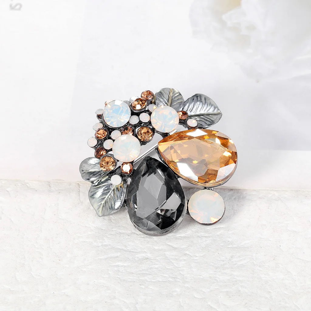 

Exquisite Women Rhinestone Flower Corsage High Quality Decoration Brooches Pin Luxury Crystal Party Jewelry Pins Badges