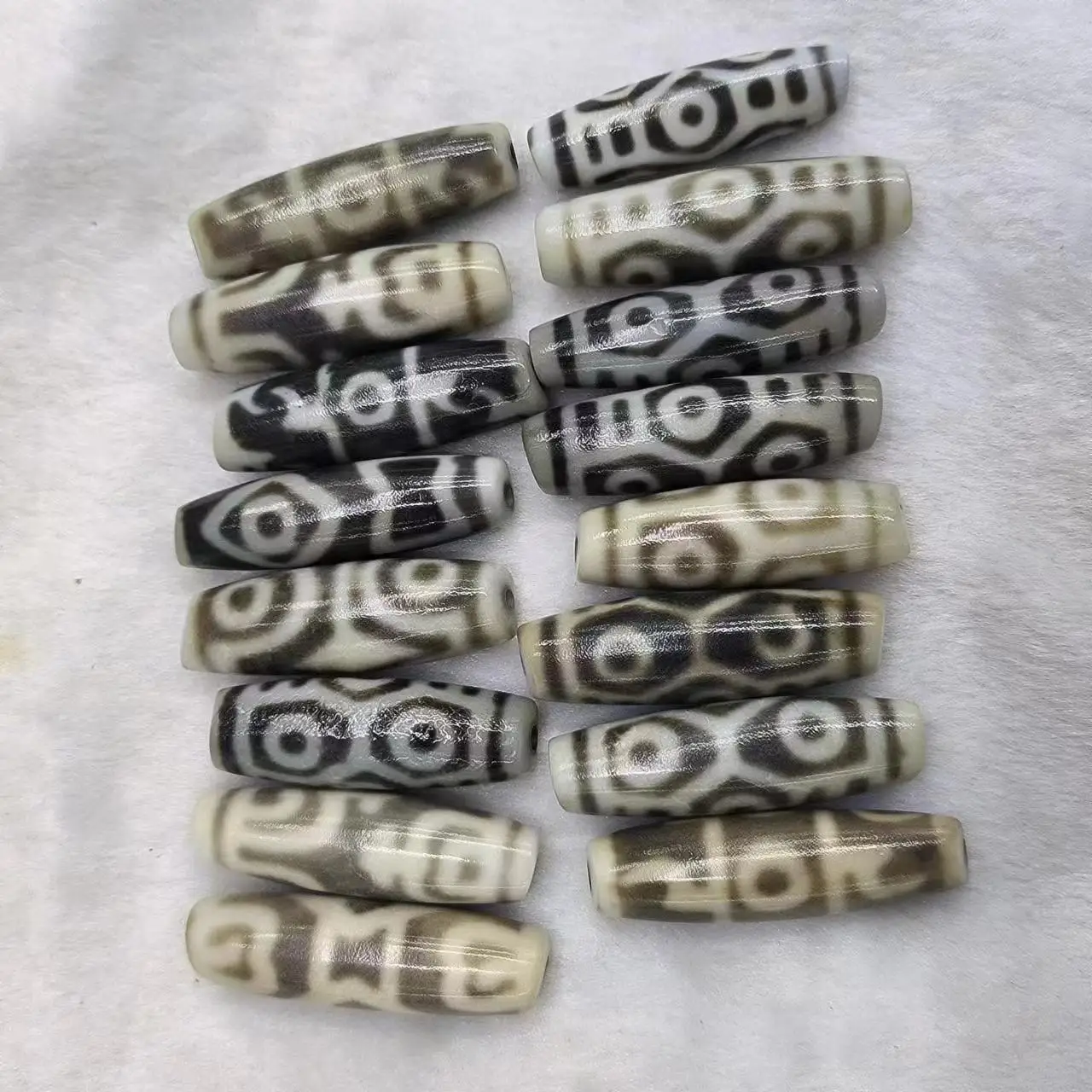 1pcs/lot natural multi-pattern old agate dzi Brownish-black Weathering lines Pure craftsmanship Handmade beads precious rare diy
1pcs/lot natural multi-pattern old agate dzi Brownish-black Weathering lines Pure craftsmanship Handmade beads precious rare diy