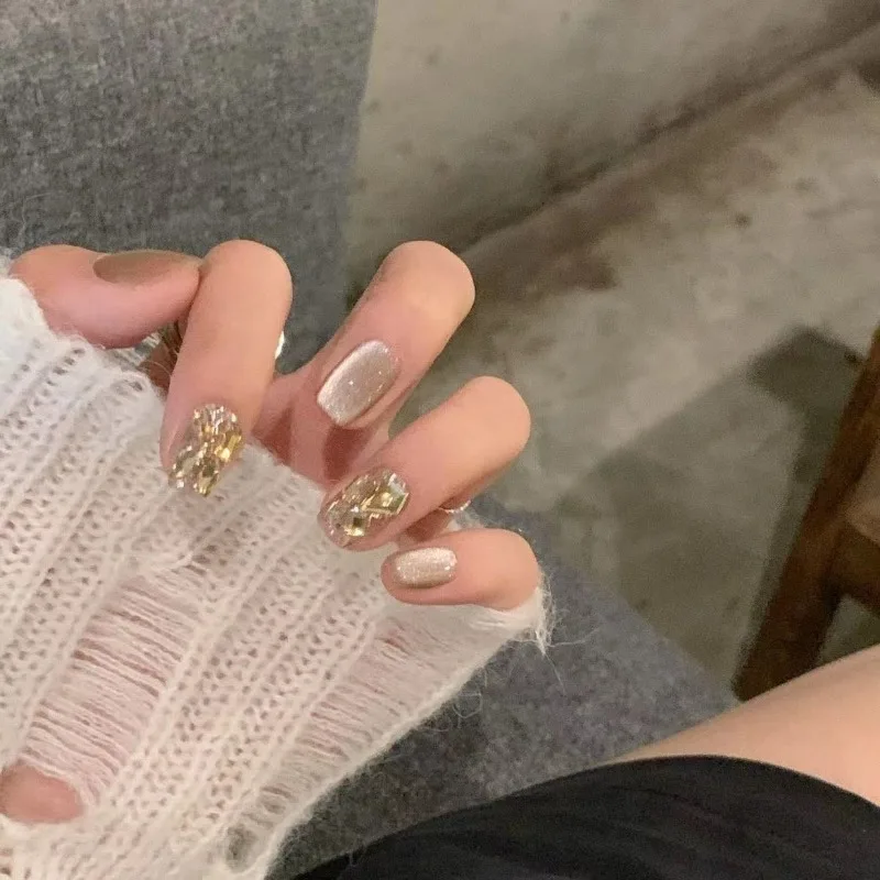 10Pcs /Set Full Cover False Nails Press on Nails Diy Pure Handmade Patch Removable Fake Nails Sparkling Champagne Diamond
10Pcs /Set Full Cover False Nails Press on Nails Diy Pure Handmade Patch Removable Fake Nails Sparkling Champagne Diamond