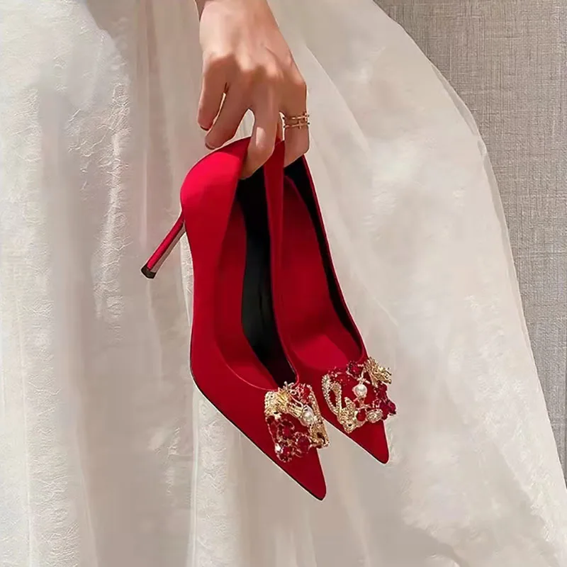Chinese Wedding Shoes Women Dragon And Phoenix Buckle Pointed Toe Stiletto Bridal Shoes
Chinese Wedding Shoes Women Dragon And Phoenix Buckle Pointed Toe Stiletto Bridal Shoes