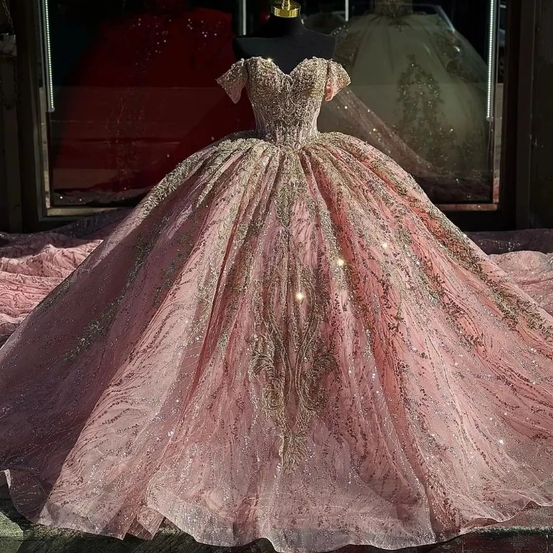 Розовое Бальное платье с блестками, платья для Quinceanera, с открытыми плечами, с золотой аппликацией, кружевом, бисером, тюль, корсет, платья 15 лет
Розовое Бальное платье с блестками, платья для Quinceanera, с открытыми плечами, с золотой аппликацией, кружевом, бисером, тюль, корсет, платья 15 лет