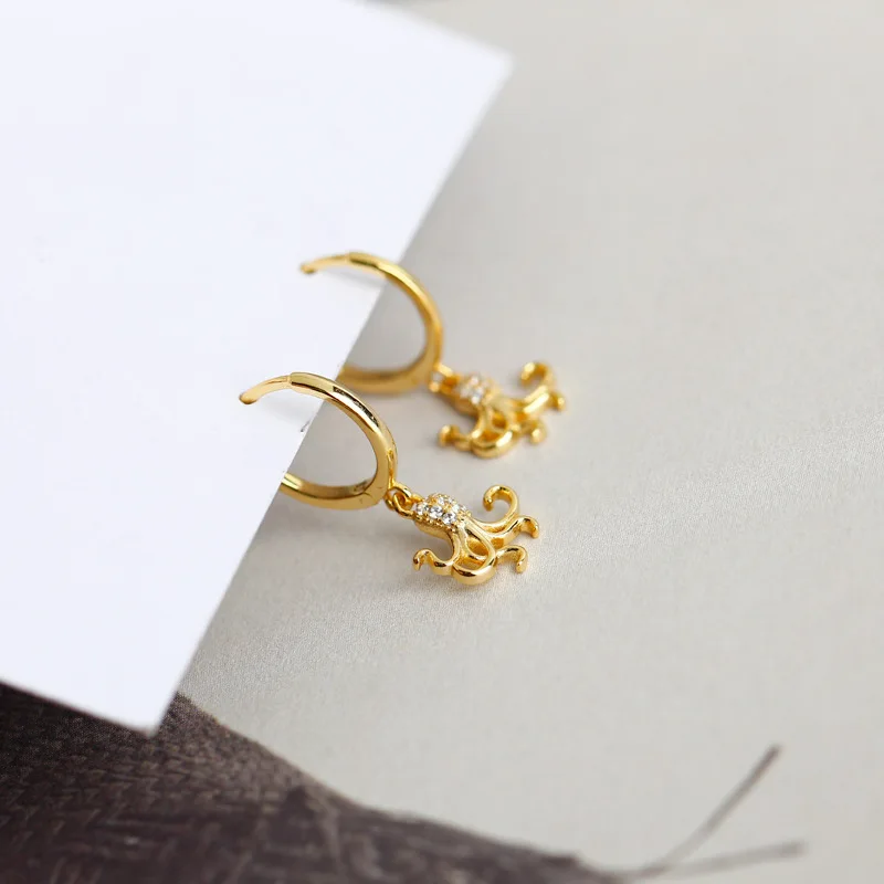 100% 925 Sterling Silver Gold Zircon Animal Earrings for Women Girl Fashion Octopus Versatile Jewelry Birthday Gift Dropshipping
100% 925 Sterling Silver Gold Zircon Animal Earrings for Women Girl Fashion Octopus Versatile Jewelry Birthday Gift Dropshipping