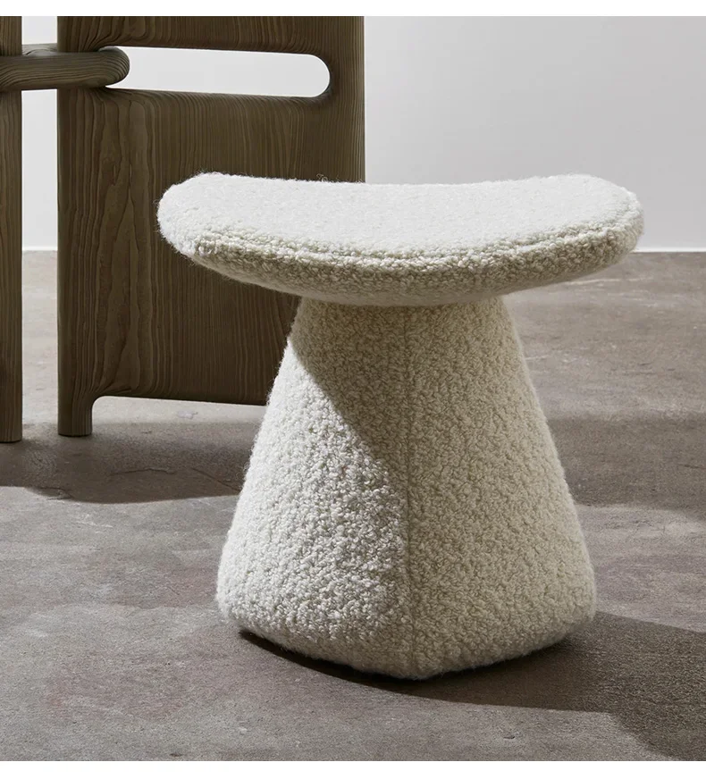 

Небольшой стул из овечьей шерсти, креативный дизайнерский стул для отдыха, сидящий брусок дерева или камня, маленькая домашняя тканевая табуретка