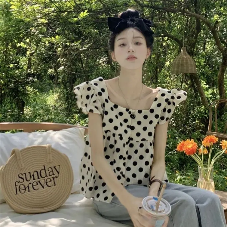 Women Girl Tops Summer Shirt Women's 2024 New French Square Neck Polka Dot Small Flying Sleeves Shirt Small Top
Women Girl Tops Summer Shirt Women's 2024 New French Square Neck Polka Dot Small Flying Sleeves Shirt Small Top