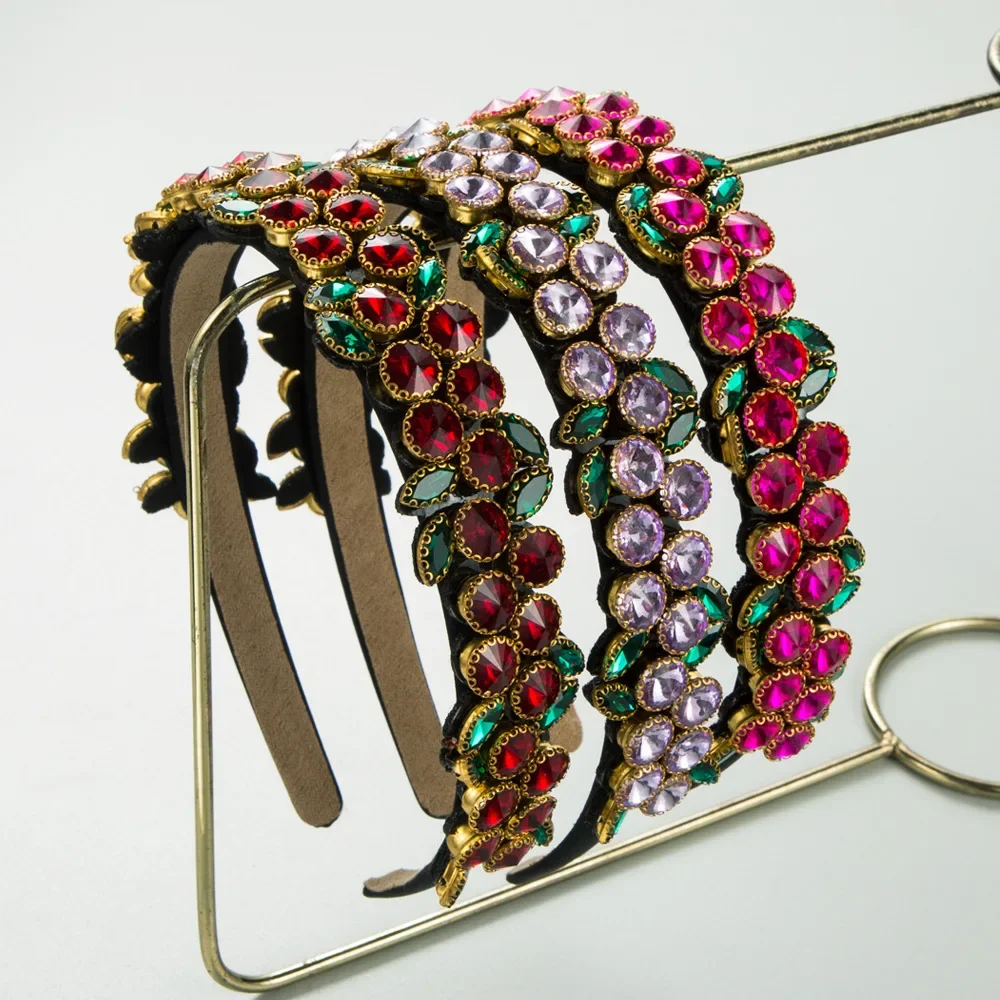 Повязка на голову в европейском и американском стиле с бриллиантами в стиле барокко
Повязка на голову в европейском и американском стиле с бриллиантами в стиле барокко