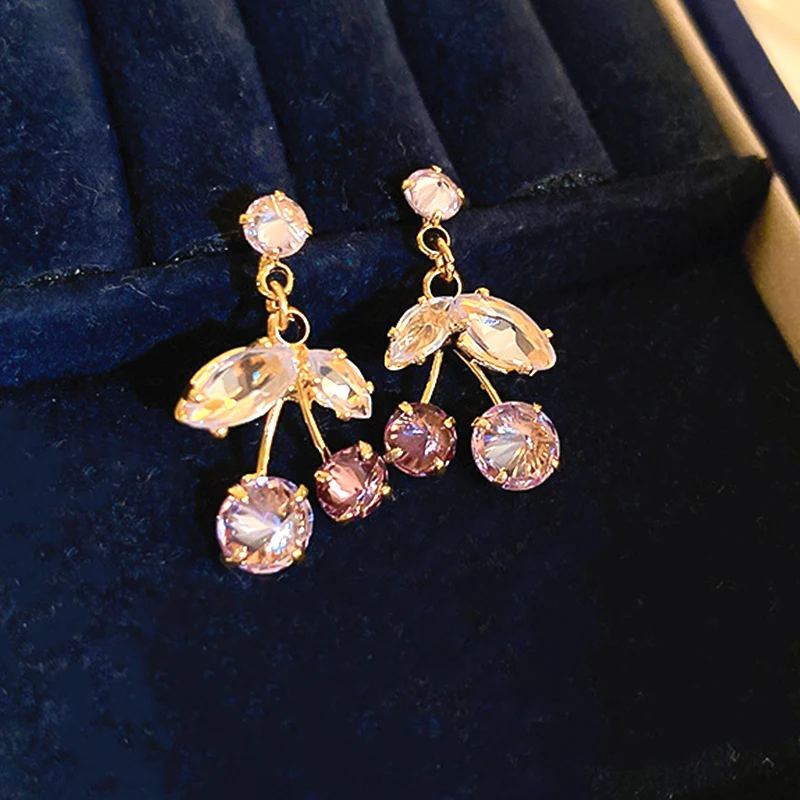 2023 Brand New Women's Crystal Gold Plated Cherry Earrings Pendant Earrings Anniversary Jewelry Accessories Gifts Wholesale
2023 Brand New Women's Crystal Gold Plated Cherry Earrings Pendant Earrings Anniversary Jewelry Accessories Gifts Wholesale
