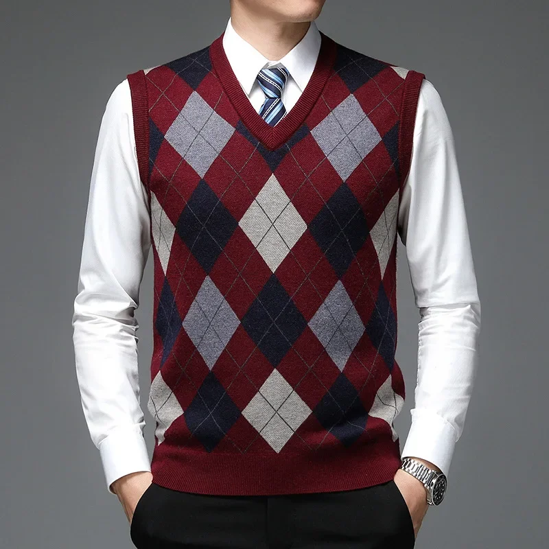 New Fashion Designer Brand Argyle Pullover Diamond Sweater V Neck Knit Vest Men 6% Wool Sleeveless Autum Casual Men Clothing
New Fashion Designer Brand Argyle Pullover Diamond Sweater V Neck Knit Vest Men 6% Wool Sleeveless Autum Casual Men Clothing