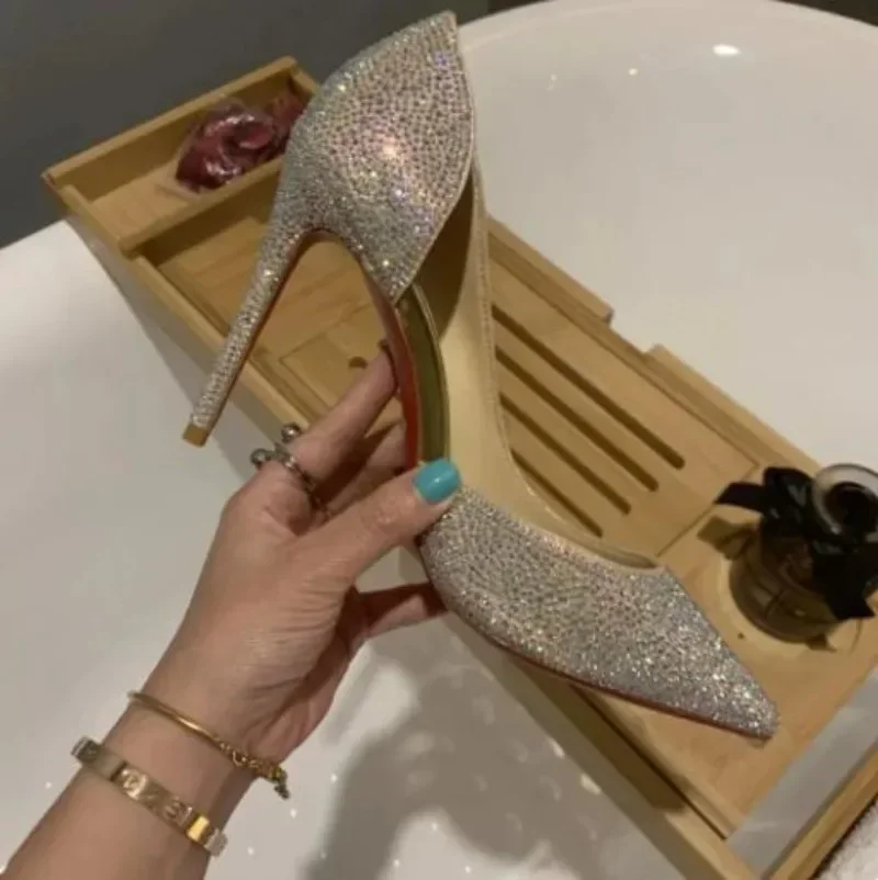 Top Quality Womens High Heels Luxury Fashion Ladies Crystal Glisten Red Sole Shoes Classic Retro Designer 10cm High Heel 1446HJ
Top Quality Womens High Heels Luxury Fashion Ladies Crystal Glisten Red Sole Shoes Classic Retro Designer 10cm High Heel 1446HJ