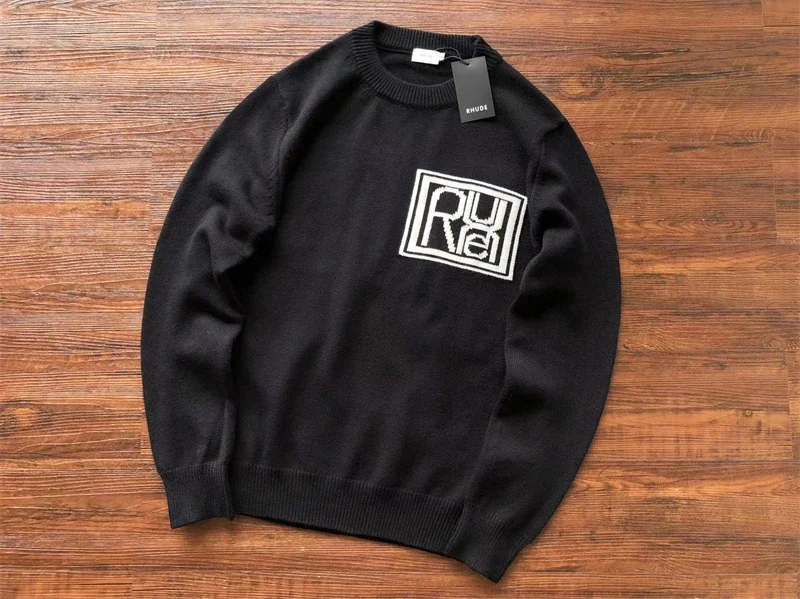 23SS Round Neck Knitted Square Rhude Logo Jacquard Sweater Men Women Casual Black O-Neck Sweatshirts Harajuku
23SS Round Neck Knitted Square Rhude Logo Jacquard Sweater Men Women Casual Black O-Neck Sweatshirts Harajuku