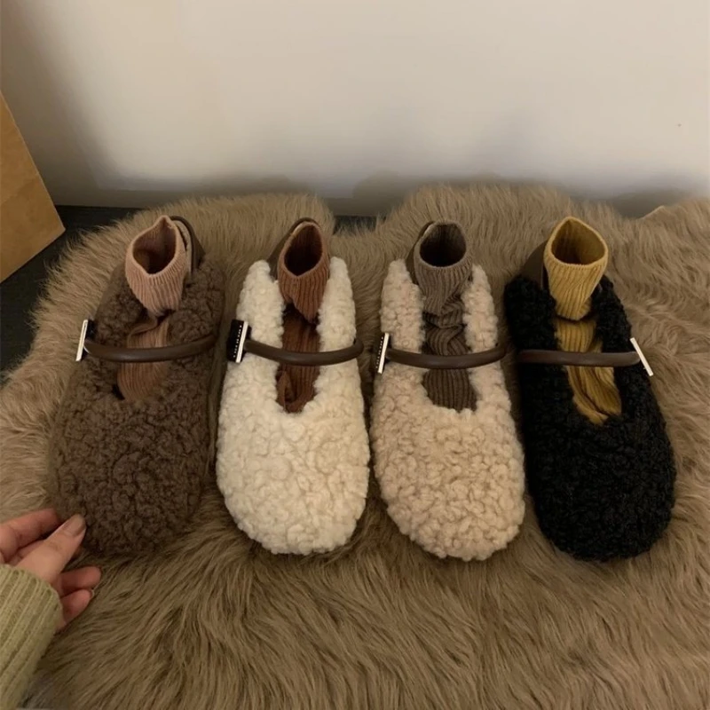 Gentle flat bottomed plush shoes for outdoor wear in autumn and winter, insulated soft sole single shoes
Gentle flat bottomed plush shoes for outdoor wear in autumn and winter, insulated soft sole single shoes