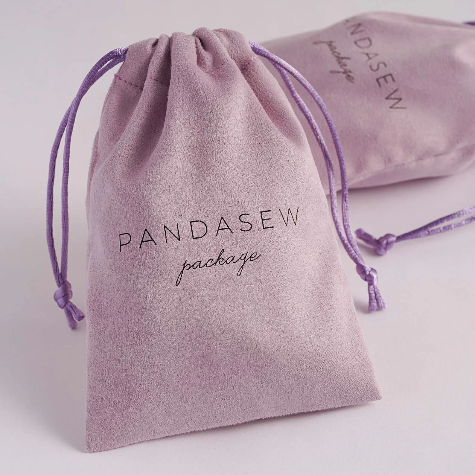 50PCS Hot Sale Luxury Suede Jewelry Packaging Pouch Gift Bag with Cutom Logo Gift for Wedding, Birthday, Engagement Party
50PCS Hot Sale Luxury Suede Jewelry Packaging Pouch Gift Bag with Cutom Logo Gift for Wedding, Birthday, Engagement Party