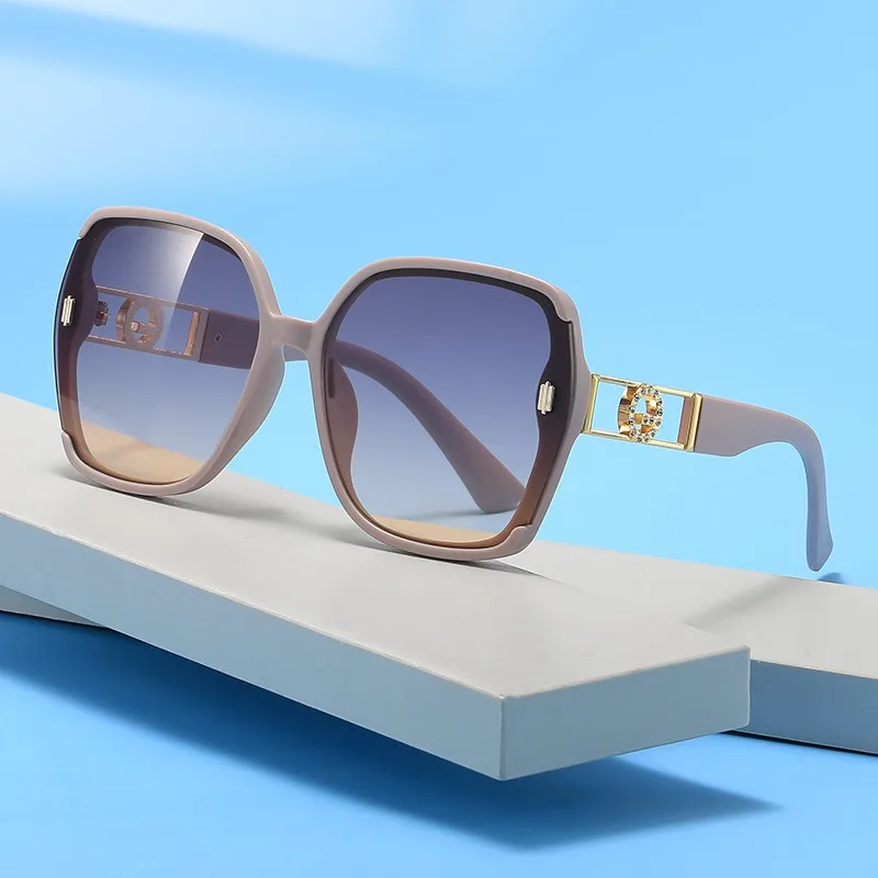 New Fashion Women Sunglasses with UV protection Luxury Design Square Glasses Large Frame Shades Golden Metal Eyewear G Gafas De
New Fashion Women Sunglasses with UV protection Luxury Design Square Glasses Large Frame Shades Golden Metal Eyewear G Gafas De