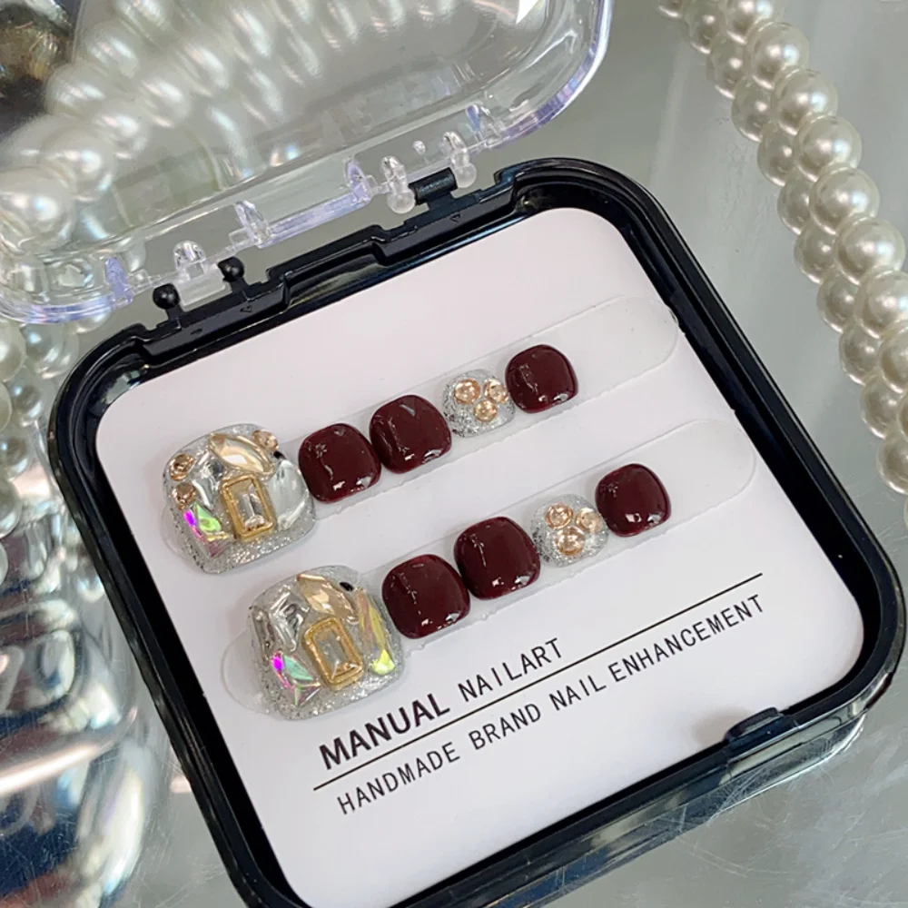 Wine Red and White Full of Diamonds Handmade Wearable Toenails and Foot Manicure Products Can Be Disassembled and Reused
Wine Red and White Full of Diamonds Handmade Wearable Toenails and Foot Manicure Products Can Be Disassembled and Reused
