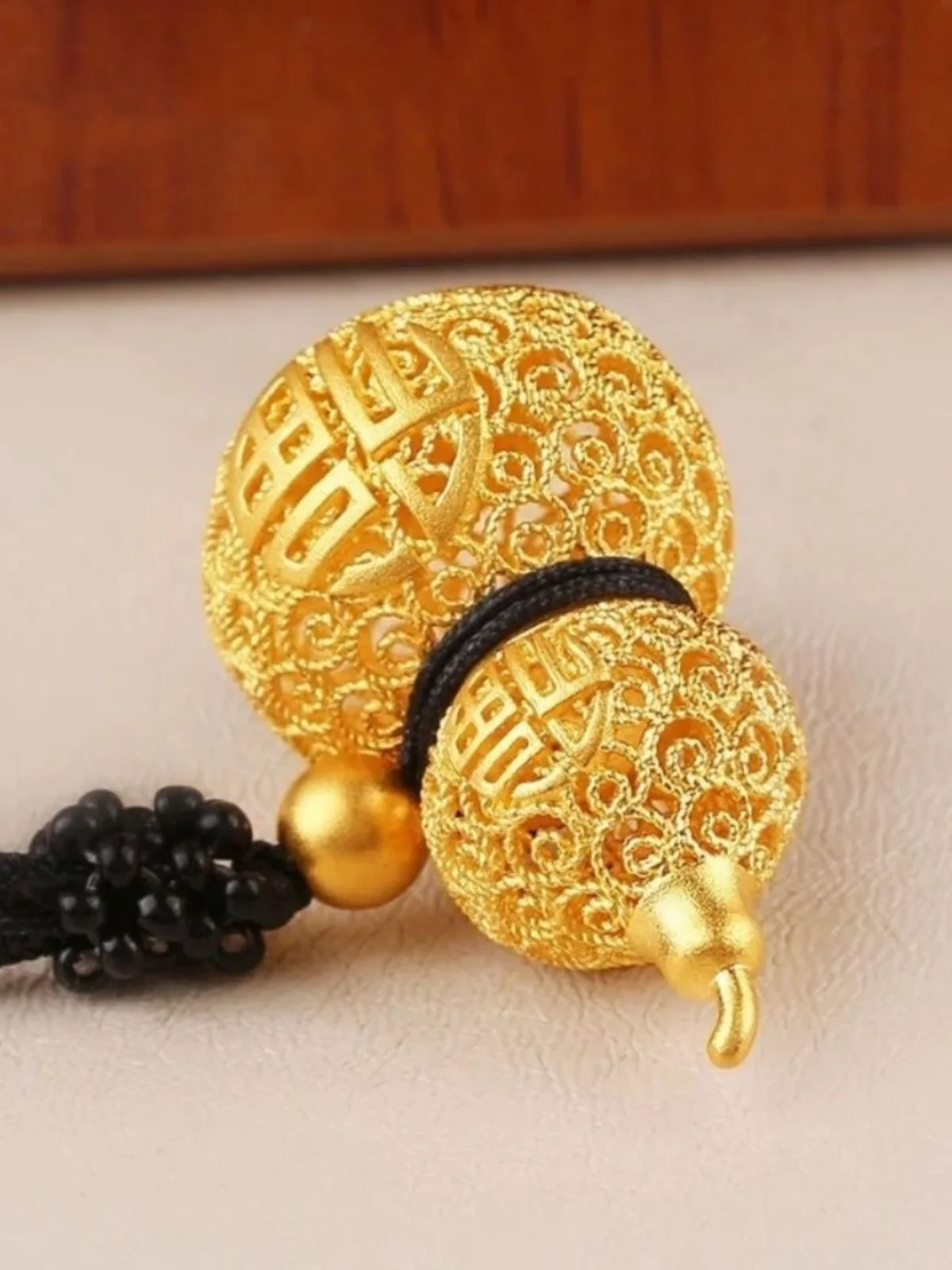 

New Genuine Goods Gold Plated Hollow Gold Gourd Necklace For Men And Women Lanyard Pendant Birthday Valentine's Day Gift For Mom