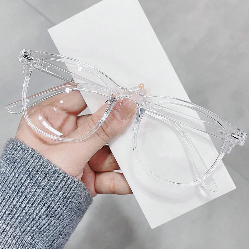 A Piece of Fashionable Decorative Glasses, A Trendy Accessory To Wear, Simple and Versatile Flat Glasses for Men and Women.
A Piece of Fashionable Decorative Glasses, A Trendy Accessory To Wear, Simple and Versatile Flat Glasses for Men and Women.