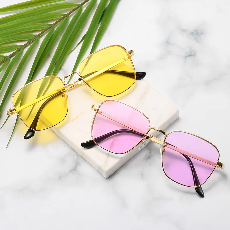 2024 New Retro Versatile Sunglasses Elegant Box Men's Simple and Atmospheric Metal Ocean Sheet Sunglasses Women's Glasses
2024 New Retro Versatile Sunglasses Elegant Box Men's Simple and Atmospheric Metal Ocean Sheet Sunglasses Women's Glasses