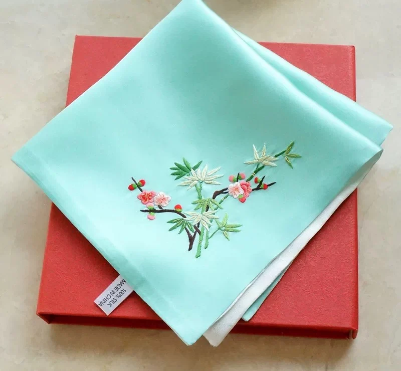 Double layered silk embroidered handkerchief, pure handmade embroidered peony silk small square napkin, napkin
Double layered silk embroidered handkerchief, pure handmade embroidered peony silk small square napkin, napkin