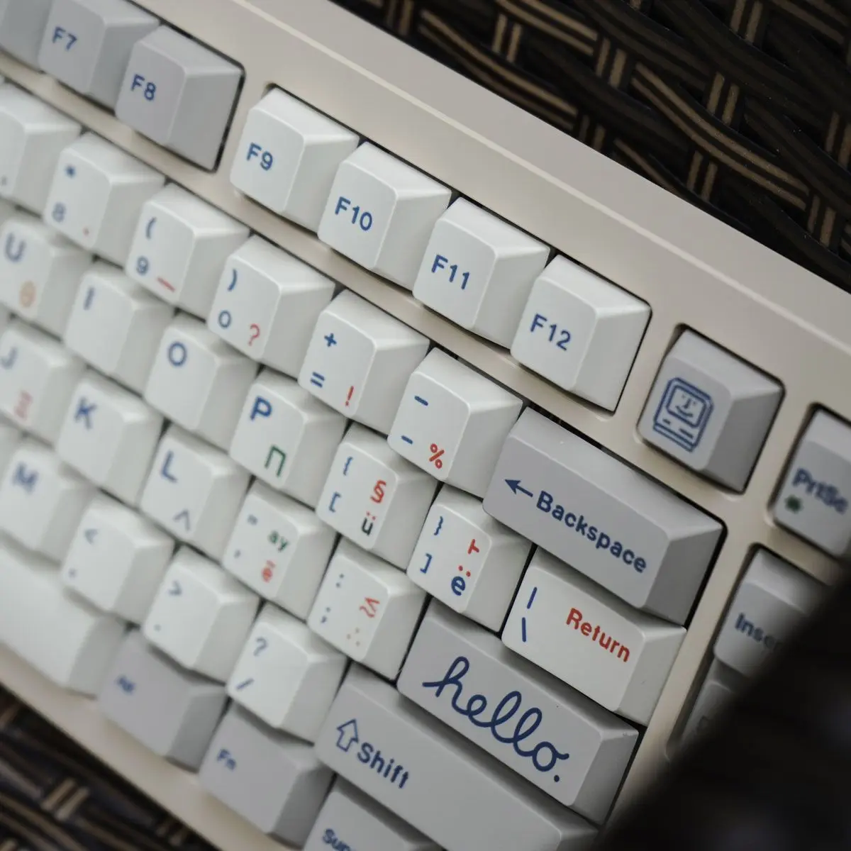 

142 Keys Retro White Keycap Cherry Greek Cross Switch Mechanical Keyboard Keycap Pbt Sublimation Adaptation 61/64/68/87/104/108