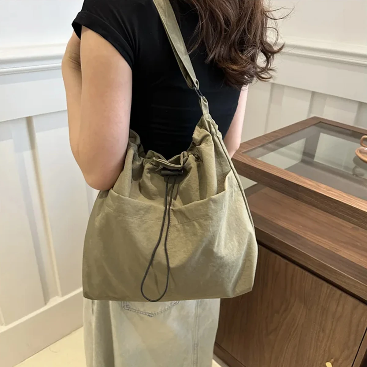New Large Capacity Versatile Shoulder Bag for Women's Summer Popular Lightweight Shoulder Crossbody Bag Minimalist Tote Handbag New Large Capacity Versatile Shoulder Bag for Women's Summer Popular Lightweight Shoulder Crossbody Bag Minimalist Tote Handbag