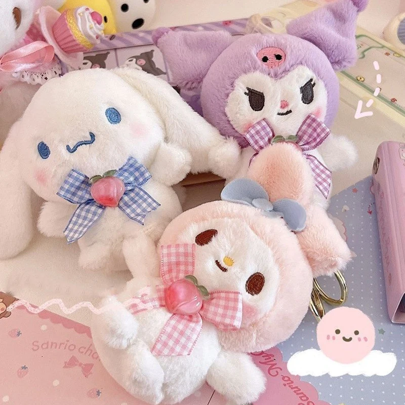 Милый брелок, милая плюшевая подвеска, аниме Kuromi Melody Cinnamoroll, Студенческая сумка для девочки, кукла, картон, искусственная бижутерия
Милый брелок, милая плюшевая подвеска, аниме Kuromi Melody Cinnamoroll, Студенческая сумка для девочки, кукла, картон, искусственная бижутерия