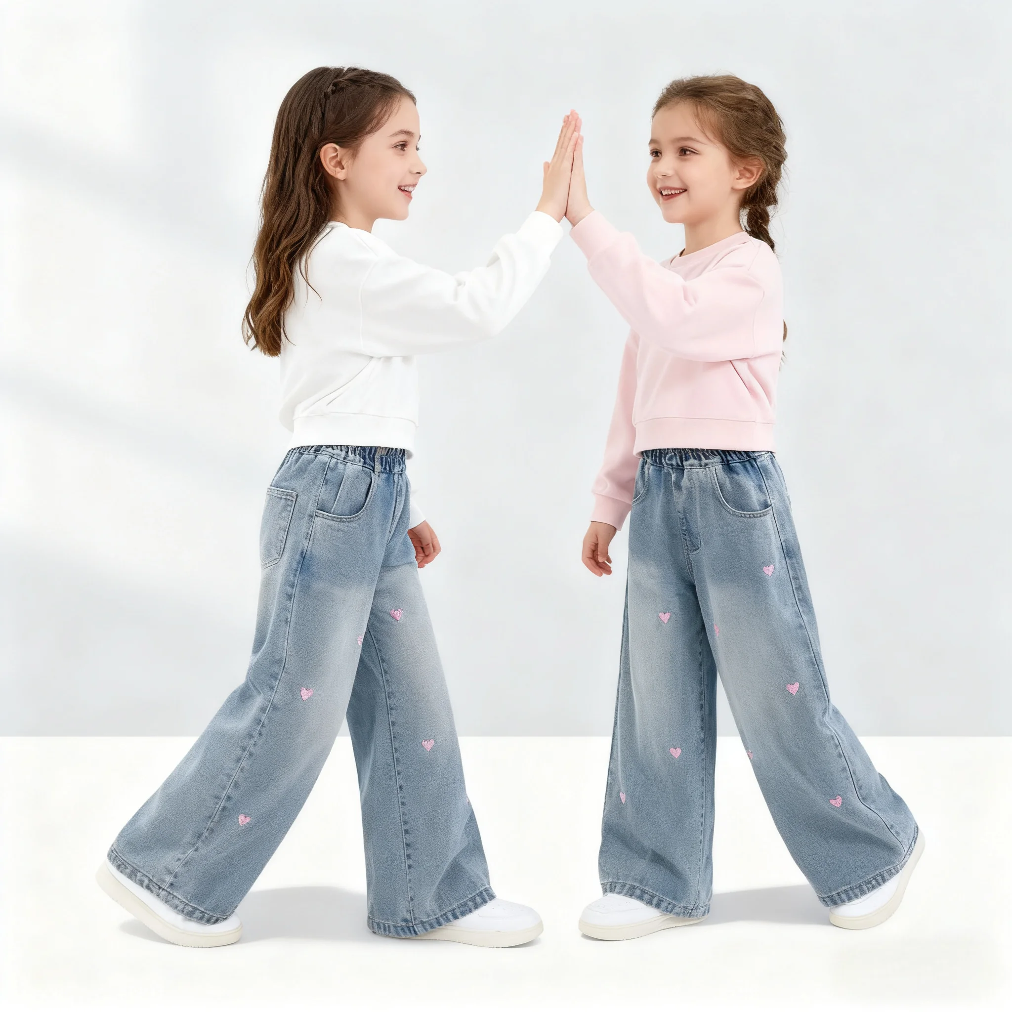 جينز أنيق للأطفال قابل للتنفس بناتي مع تطريز على شكل قلب حلو ولطيف بنطلون دنيم للربيع والخريف ناعم وخفيف الوزن بقصة واسعة من الأسفل جينز أنيق للأطفال قابل للتنفس بناتي مع تطريز على شكل قلب حلو ولطيف بنطلون دنيم للربيع والخريف ناعم وخفيف الوزن بقصة واسعة من الأسفل
