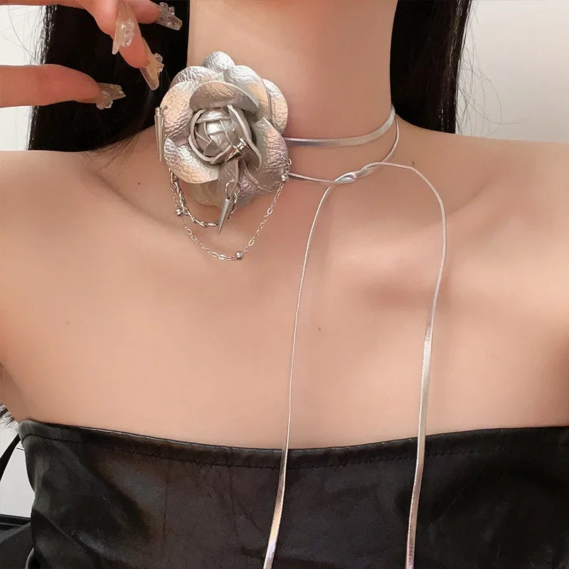 New Sliver Flower Rose Necklace Elegant Rope Chain Necklace Retro Style Choker for Women PU Leather Flower To The Neck Jewelry
New Sliver Flower Rose Necklace Elegant Rope Chain Necklace Retro Style Choker for Women PU Leather Flower To The Neck Jewelry