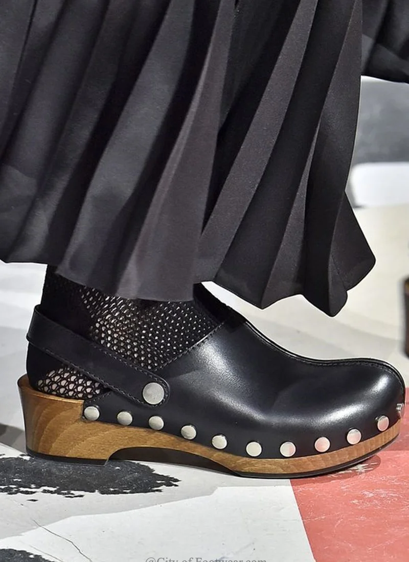 

Black Real Leather Stud Clogs Women Luxury Designer Slingback Platform Sandals Winter Suede Fur Low Heel Mules Runway Slippers