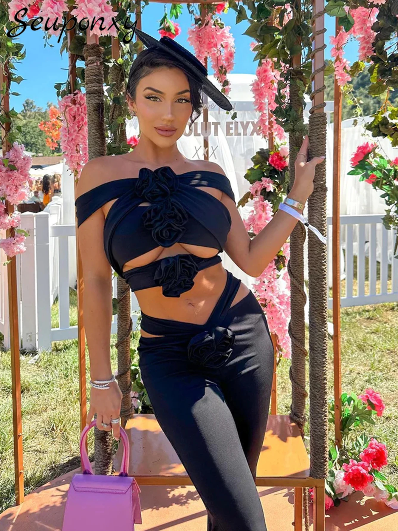 Женский облегающий костюм с цветочным принтом, черный пикантный короткий топ без рукавов и брюки-клеш, летний комплект из двух предметов, 2023
Женский облегающий костюм с цветочным принтом, черный пикантный короткий топ без рукавов и брюки-клеш, летний комплект из двух предметов, 2023