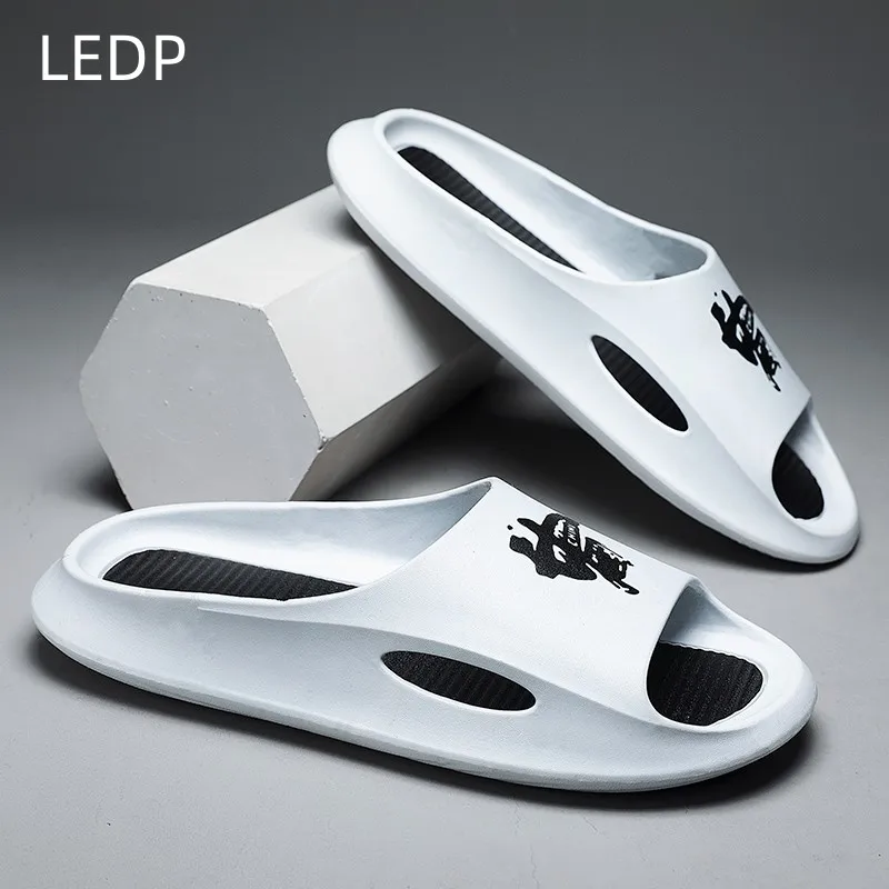 Slippers for Men Fashion Lazy Outdoor Beach Baotou Platform Hole Shoes Flats Men Indoor Sports Men Jelly Slippers New In Summer
Slippers for Men Fashion Lazy Outdoor Beach Baotou Platform Hole Shoes Flats Men Indoor Sports Men Jelly Slippers New In Summer