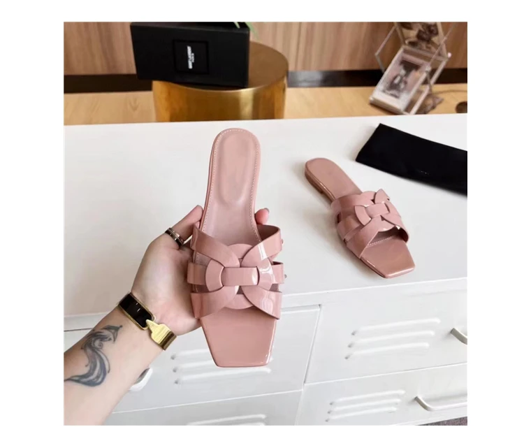 Summer New Mop Outer Wear Flat Heel Fashion All-match Casual Comfortable Flat Flip Flops Women's Sandals Design Brand
Summer New Mop Outer Wear Flat Heel Fashion All-match Casual Comfortable Flat Flip Flops Women's Sandals Design Brand