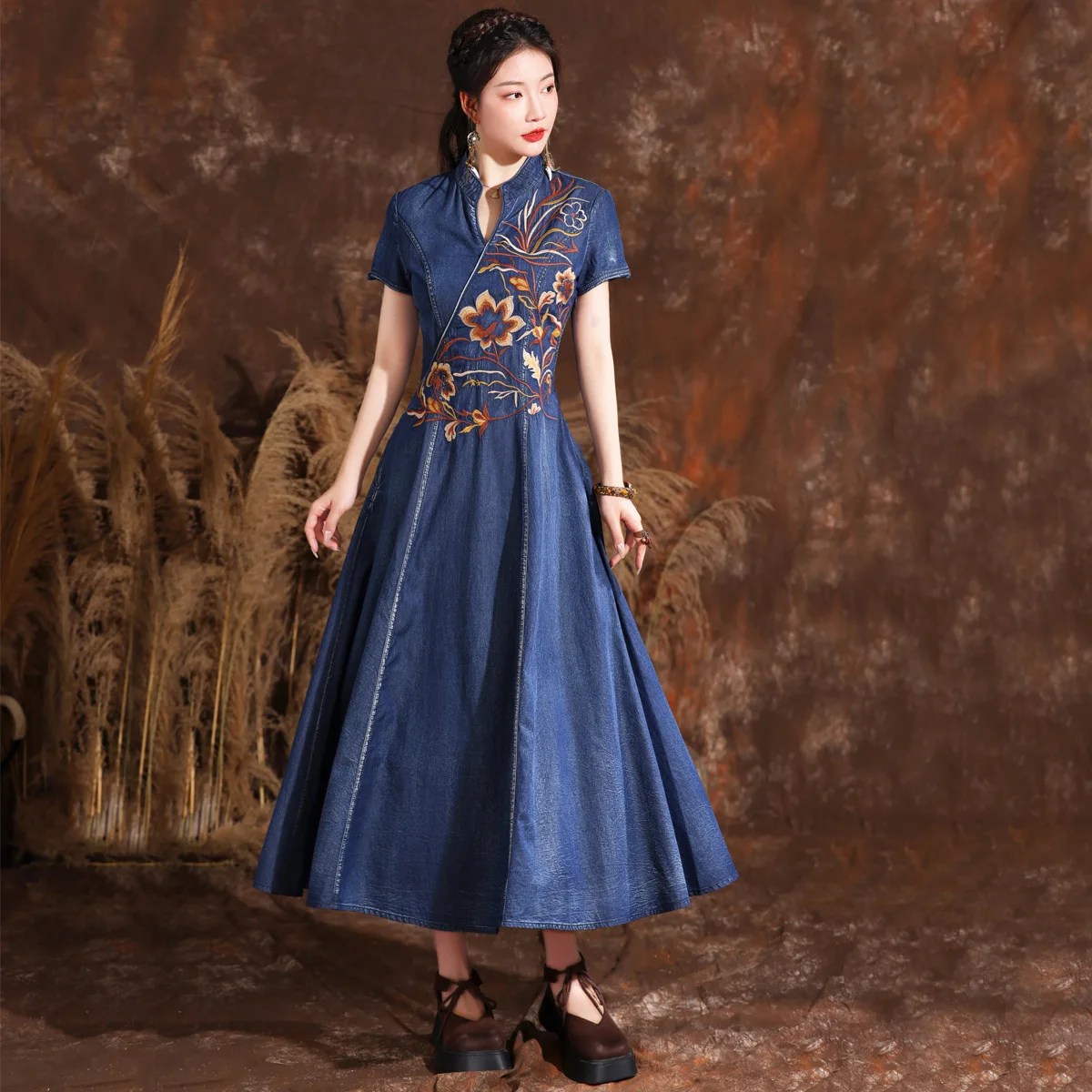 Retro Heavy Industry Embroidered Denim Big Swing Summer New Slim and Thin Short-sleeved Dress
Retro Heavy Industry Embroidered Denim Big Swing Summer New Slim and Thin Short-sleeved Dress