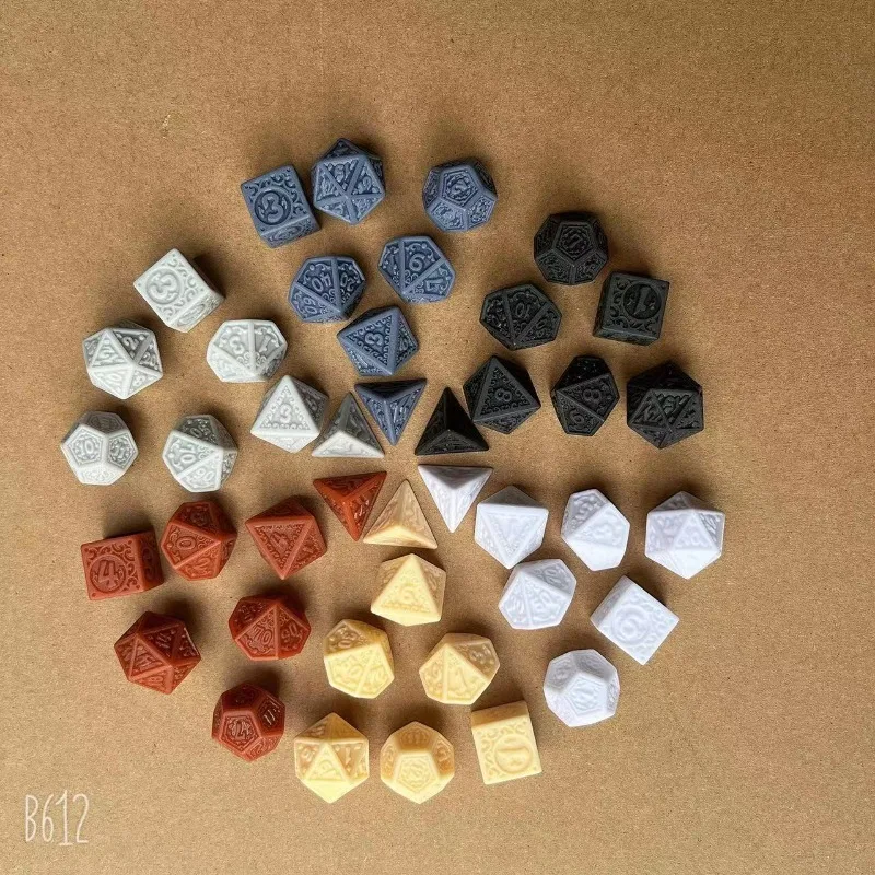 7Pcs/set New Vintage Hollow Out Digital Pattern Dice Set DIY Oil Dot Multi Faceted Game Dice
7Pcs/set New Vintage Hollow Out Digital Pattern Dice Set DIY Oil Dot Multi Faceted Game Dice