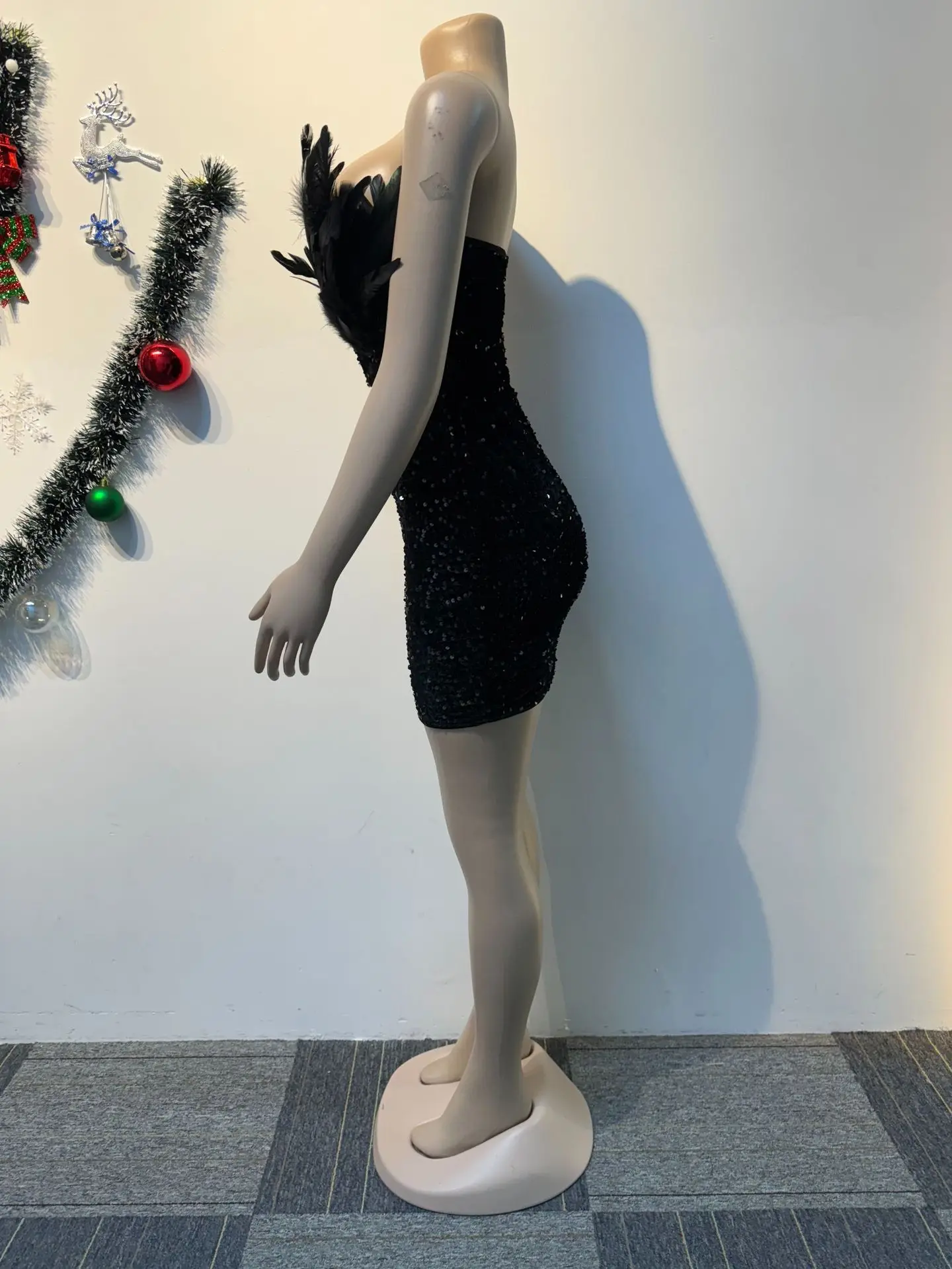 Woemn Dress Short Dresses Sexy Slim Fit Strapless Sleeveless Deep V Neck Sequin Feather Hip Wrap Elegant Splice Party Vestidos Woemn Dress Short Dresses Sexy Slim Fit Strapless Sleeveless Deep V Neck Sequin Feather Hip Wrap Elegant Splice Party Vestidos