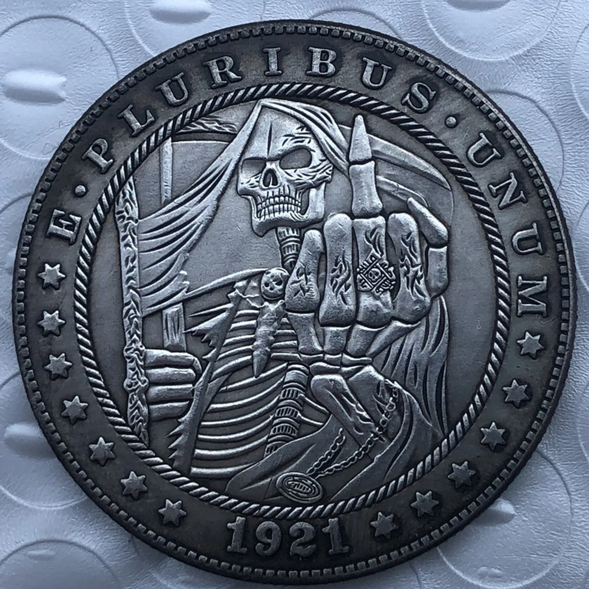 Skull Middle Finger Pattern 38mm Coin Hobo Hand Polished Magic Props Birthday Gifts Home Decor Collectibles
Skull Middle Finger Pattern 38mm Coin Hobo Hand Polished Magic Props Birthday Gifts Home Decor Collectibles