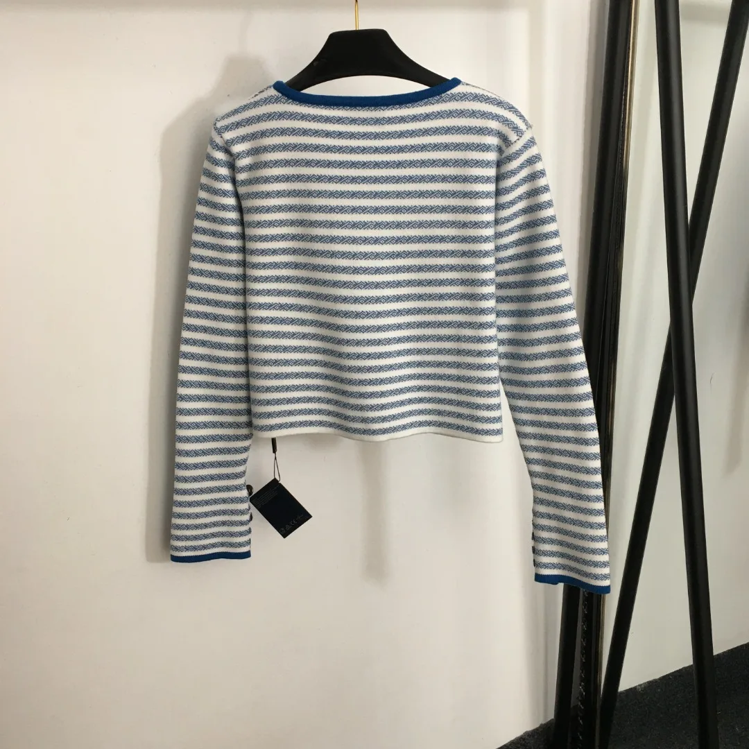 2023 New Logo Letter Button Chest Embroidery Stripe Round Neck Long Sleeve Knitted Cardigan Jacket
2023 New Logo Letter Button Chest Embroidery Stripe Round Neck Long Sleeve Knitted Cardigan Jacket