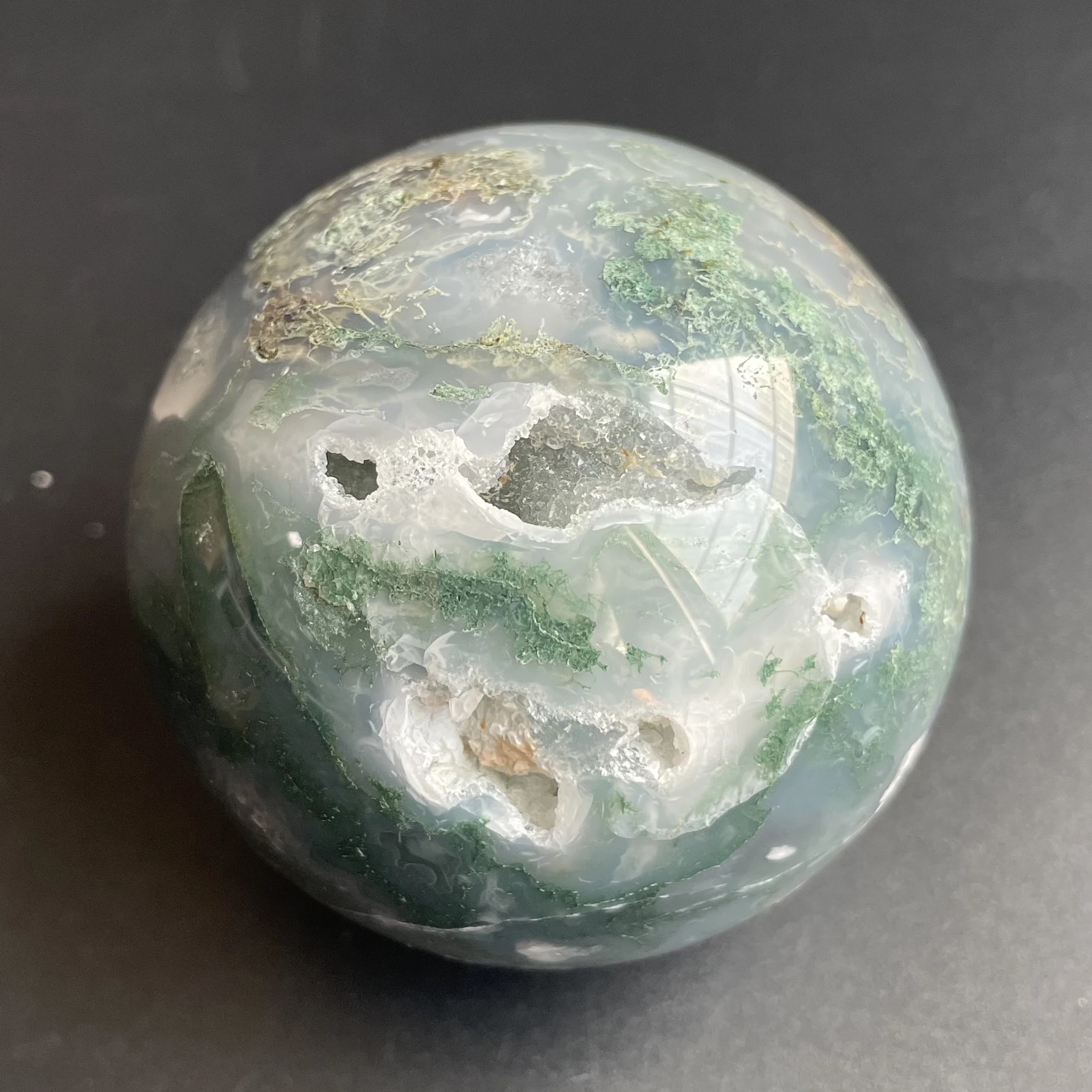 342g Natural Crystal Ball Moss Agate Sphere Rock Decoration Rough Polished Quartz Stone Healing D63
342g Natural Crystal Ball Moss Agate Sphere Rock Decoration Rough Polished Quartz Stone Healing D63