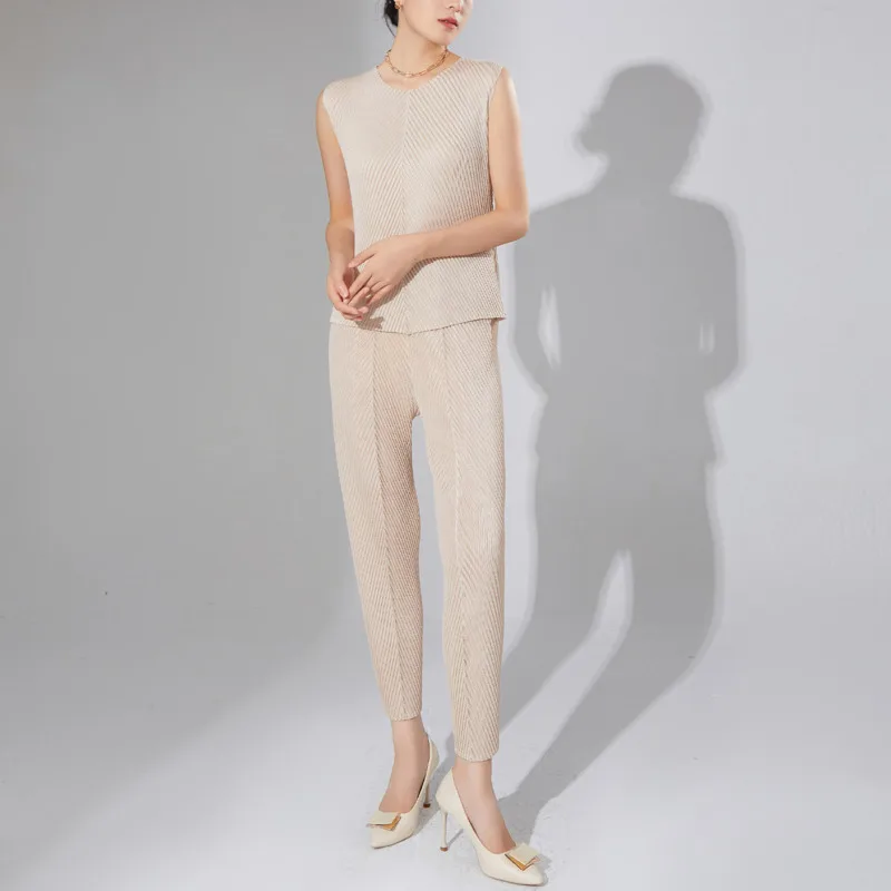 COZOK Fashion Pleated Women Elegant Solid Color Temperament Sleeveless Tops+All-match Casual Pants Two-Piece Sets WT377
COZOK Fashion Pleated Women Elegant Solid Color Temperament Sleeveless Tops+All-match Casual Pants Two-Piece Sets WT377