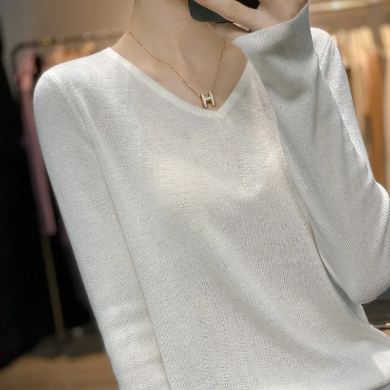 

2024 High end Women's Fashion New Winter High end Design, Unique Contrast Color Splicing Fake Two Piece Knitwear