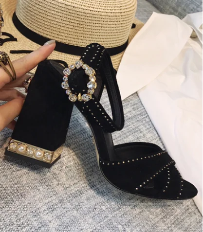 2022 New Summer Cross Strap Thick Heel Sandals Sheep Reverse Leather Rivets Pearl Rhinestone Heel Women's Shoes Daily High Heels
2022 New Summer Cross Strap Thick Heel Sandals Sheep Reverse Leather Rivets Pearl Rhinestone Heel Women's Shoes Daily High Heels
