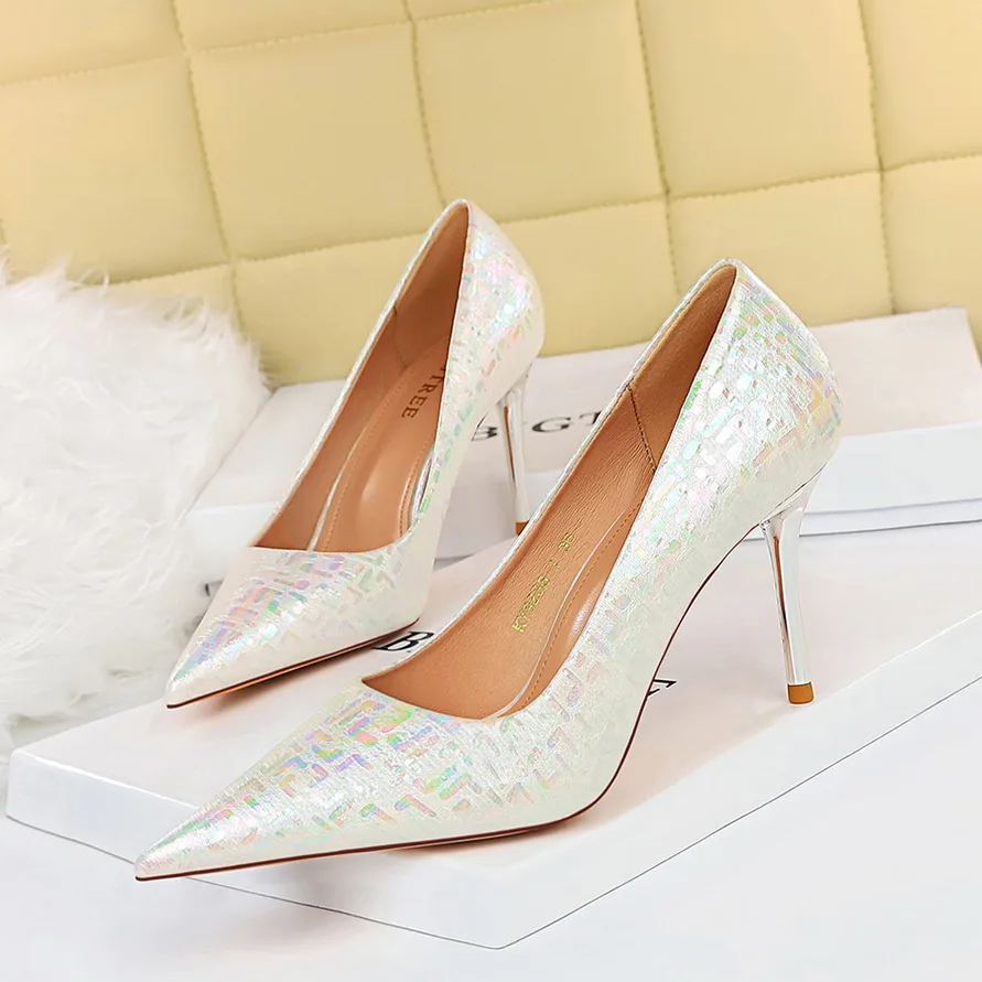 BIGTREE Women High Heels Gold White Pumps Low Heels Lady Wedding Scarpins Prom Luxury Brand Design Office Quality Party Shoes 43
BIGTREE Women High Heels Gold White Pumps Low Heels Lady Wedding Scarpins Prom Luxury Brand Design Office Quality Party Shoes 43