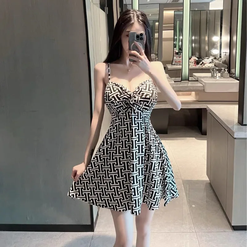 Plus-size Sexy Plaid Striped Strap Temperament Foreign Air Network Red Waist Slimming Summer Dress Woman mini dress
Plus-size Sexy Plaid Striped Strap Temperament Foreign Air Network Red Waist Slimming Summer Dress Woman mini dress