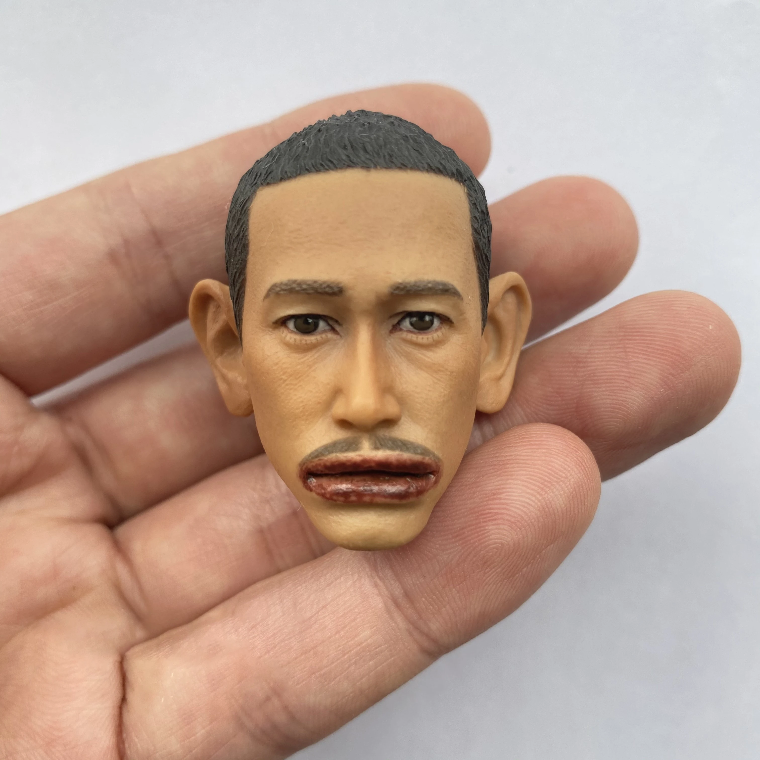 1/6 Thick Lips Tony Leung Chiu Wai Head Carved Fit 12'' HT TBL PH Action Figure
1/6 Thick Lips Tony Leung Chiu Wai Head Carved Fit 12'' HT TBL PH Action Figure