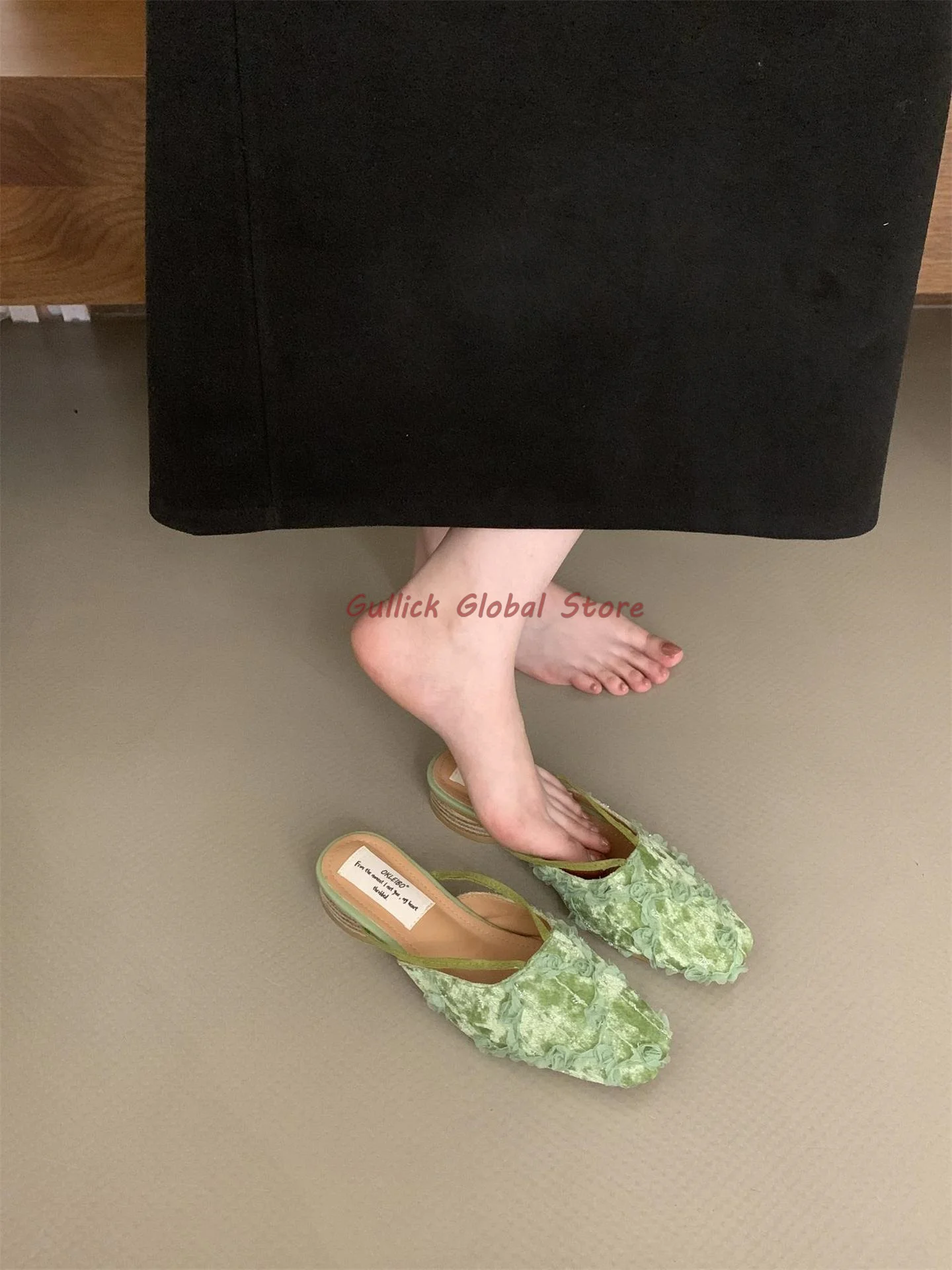 

2024 New Arrival Wrapped Toe Shallow Suede Surface Flower Square Toe Slippers Summer Dress Grace Flat Slides Comfortable Casual