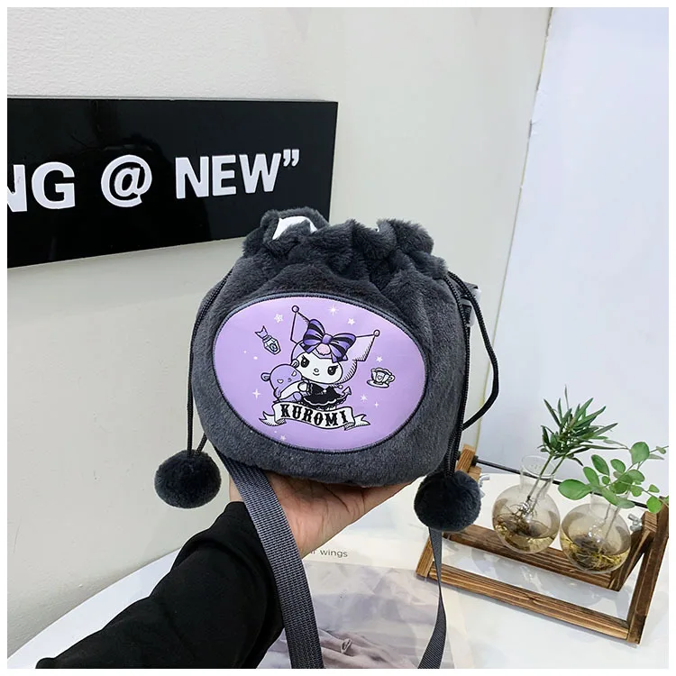 Cute Sanrio Plush Messenger Bag Kawaii Kuromi Crossbody Bag Anime Cartoon Pikachu Fashion Trend Women's Shoulder Bag Girls Gift
Cute Sanrio Plush Messenger Bag Kawaii Kuromi Crossbody Bag Anime Cartoon Pikachu Fashion Trend Women's Shoulder Bag Girls Gift
