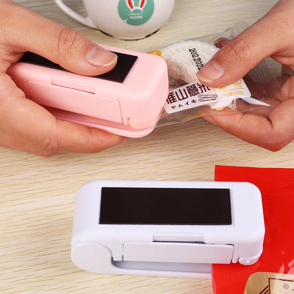 Mini Plastic Bag Sealer Portable Machine Storage Bag Clips Sealing Machine Sealer Packing Seal for Food Snack Kitchen Gadgets
Mini Plastic Bag Sealer Portable Machine Storage Bag Clips Sealing Machine Sealer Packing Seal for Food Snack Kitchen Gadgets
