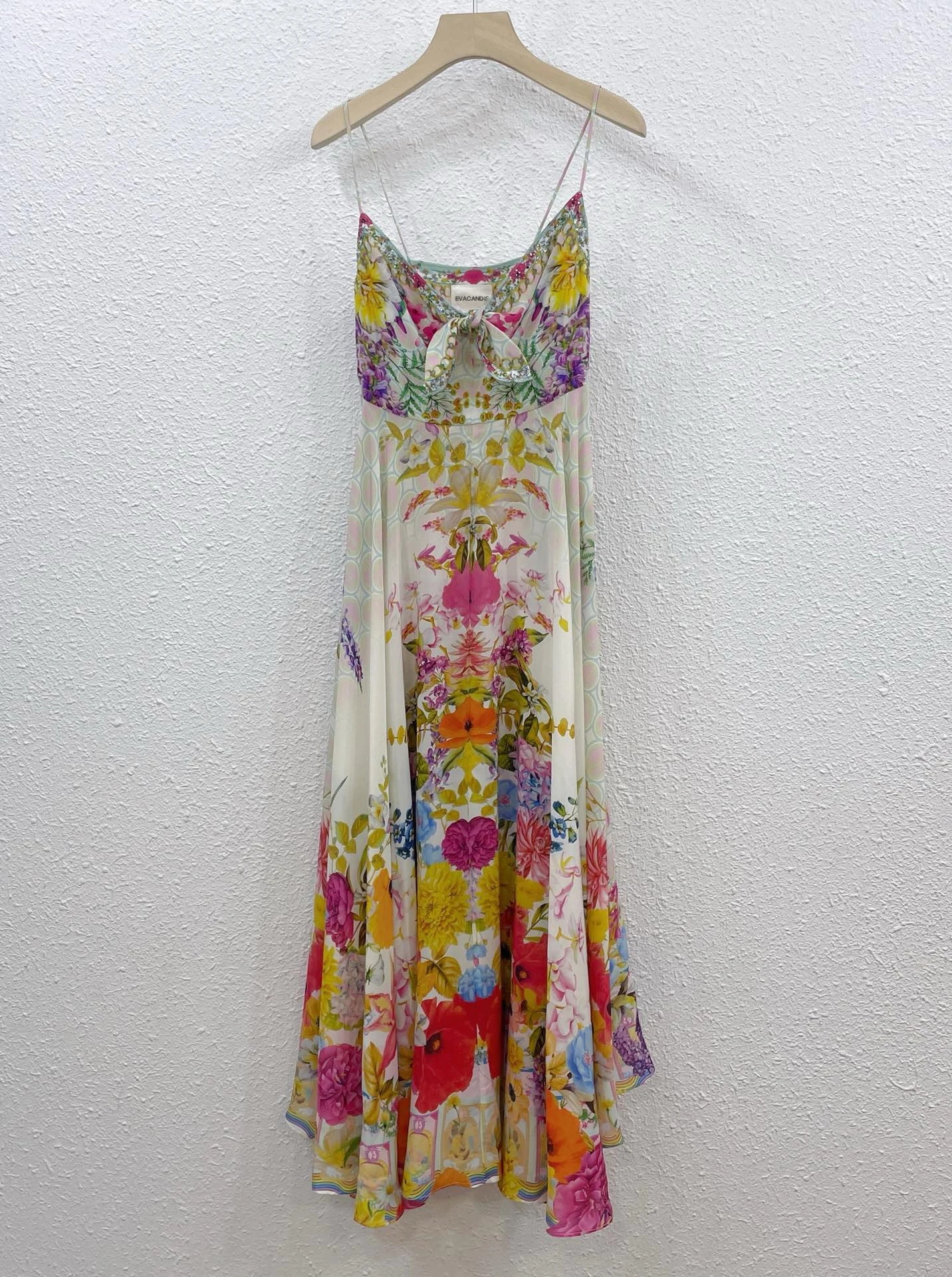 EVACANDIS 100% Real Silk Women Spaghetti Strap Mini Dress Hollow Out Sexy Bohemian Vintage Beach Style Luxury Floral Printing
EVACANDIS 100% Real Silk Women Spaghetti Strap Mini Dress Hollow Out Sexy Bohemian Vintage Beach Style Luxury Floral Printing