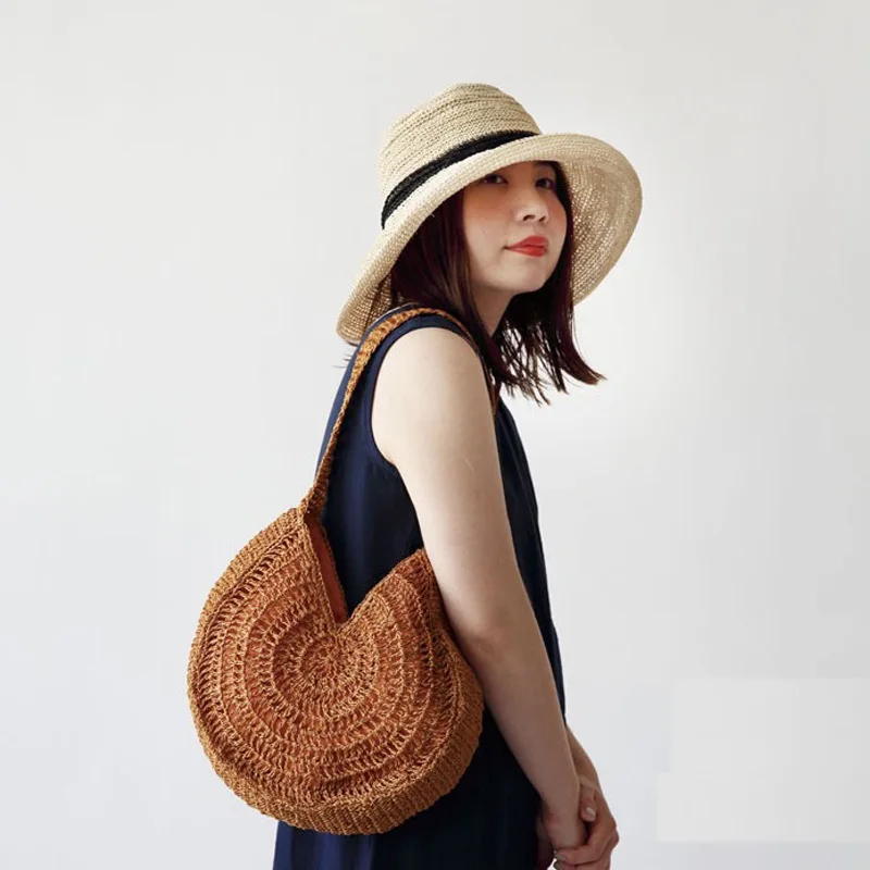 Korean Version of The New Fashion Straw Bag Large Capacity Ladies Shoulder Portable Seaside Holiday Beach Bag.
Korean Version of The New Fashion Straw Bag Large Capacity Ladies Shoulder Portable Seaside Holiday Beach Bag.