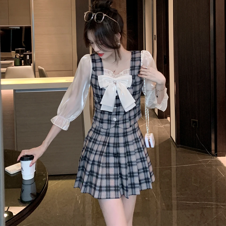 2023 Spring New Fashion 2 Piece Set Women Bow Plaid Patchwork Shirt + High Waist Slim Pleated Mini Skirt Suit
2023 Spring New Fashion 2 Piece Set Women Bow Plaid Patchwork Shirt + High Waist Slim Pleated Mini Skirt Suit