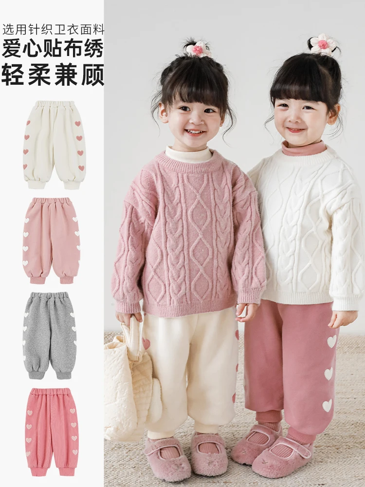 Новые зимние брюки для девочек, свободные детские модные спортивные широкие штаны с аппликацией в виде сердца и вышивкой, повседневные брюки
Новые зимние брюки для девочек, свободные детские модные спортивные широкие штаны с аппликацией в виде сердца и вышивкой, повседневные брюки