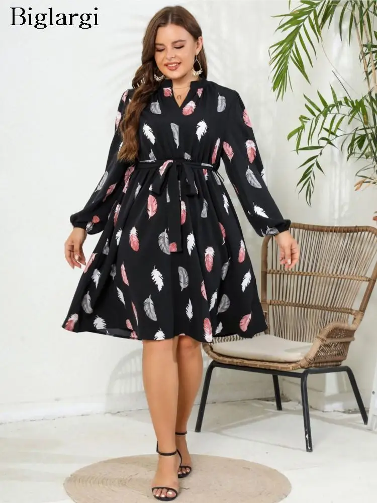 Plus Size Autumn V-Neck Midi Dress Women Feather Print Fashion Ruffle Pleated Ladies Dresses Casual Loose Black Woman Dress 2023
Plus Size Autumn V-Neck Midi Dress Women Feather Print Fashion Ruffle Pleated Ladies Dresses Casual Loose Black Woman Dress 2023